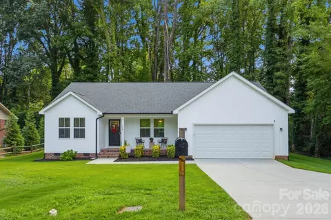 918 Brookwood Ct, Statesville, NC 28677