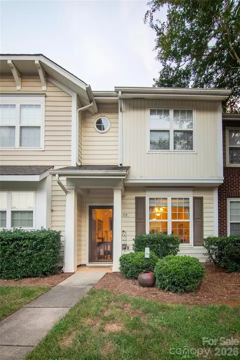 8310 Chaceview Ct, Charlotte, NC 28269