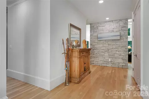 Entry Way - 144 Laurel Crk, Cedar Mountain, NC 28718 photo 2 of 5