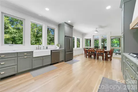 Kitchen - 144 Laurel Crk, Cedar Mountain, NC 28718 photo 5 of 5