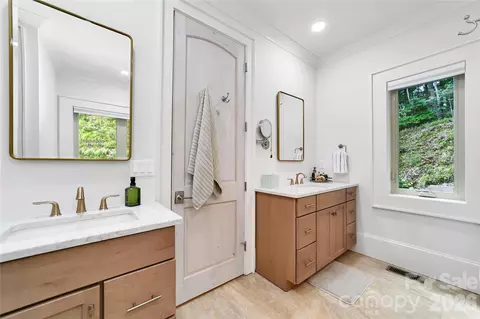 Bath - 144 Laurel Crk, Cedar Mountain, NC 28718 photo 1 of 5