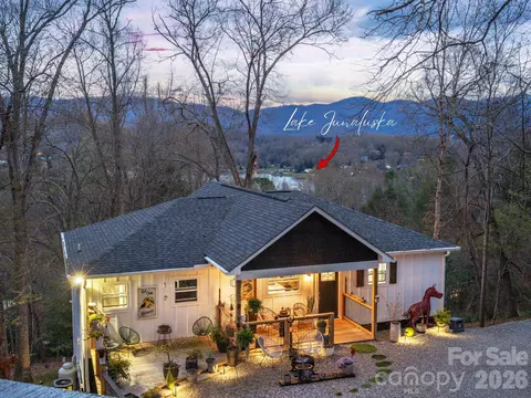 56 Kammerer Dr, Waynesville, NC 28785