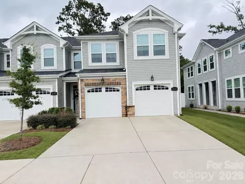 8036 Overmeadow Ln, Charlotte, NC 28269