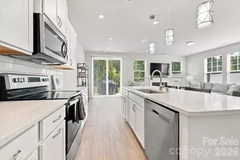 8036 Overmeadow Ln, Charlotte, NC 28269