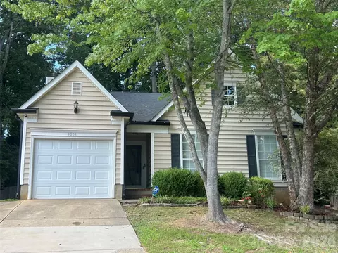 9206 Rotherham Ln, Charlotte, NC 28216