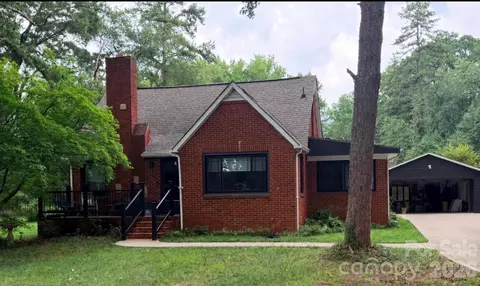 5528 Oak Dr, Charlotte, NC 28216