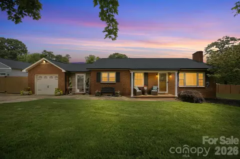 300 Eastwood Dr, Mount Holly, NC 28120