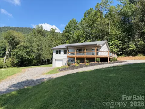 1124 Mcdonald Rd, Hayesville, NC 28904