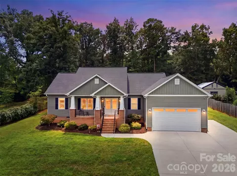 301 Pinehurst Dr, Kings Mountain, NC 28086