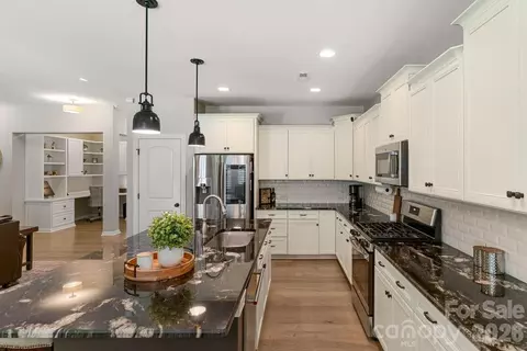 Kitchen - 378 Broadleaf Dr, Denver, NC 28037 photo 5 of 6