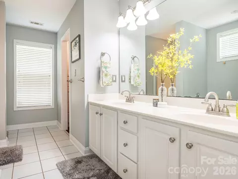 Bath - 3401 Continental Dr, Monroe, NC 28110 photo 2 of 5