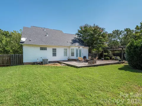 Exterior - 3401 Continental Dr, Monroe, NC 28110 photo 7 of 9