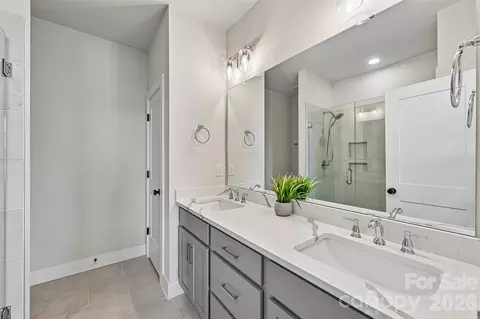 Bath - 739 Beaty St, Davidson, NC 28036 photo 2 of 5