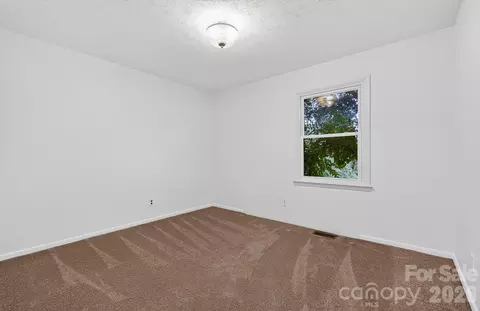 Bedroom - 1371 Jackson Loop Rd, Flat Rock, NC 28731 photo 5 of 6