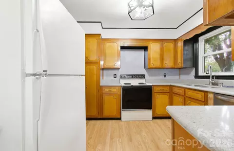 Kitchen - 1371 Jackson Loop Rd, Flat Rock, NC 28731 photo 2 of 2