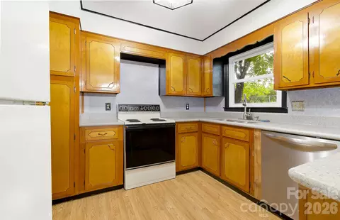 Kitchen - 1371 Jackson Loop Rd, Flat Rock, NC 28731 photo 2 of 3