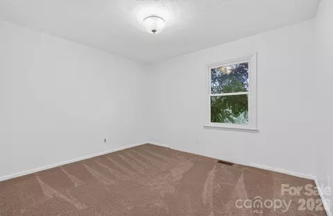 Bedroom - 1371 Jackson Loop Rd, Flat Rock, NC 28731 photo 3 of 6