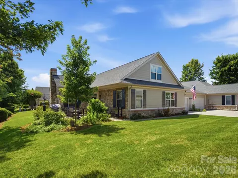 Exterior - 868 Ledgestone Ct, Tega Cay, SC 29708 photo 3 of 4
