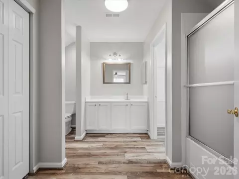 Bath - 868 Ledgestone Ct, Tega Cay, SC 29708 photo 4 of 4