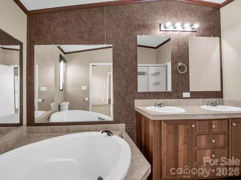 Bath - 1760 Beachwood Rd, Mooresboro, NC 28114 photo 1 of 3