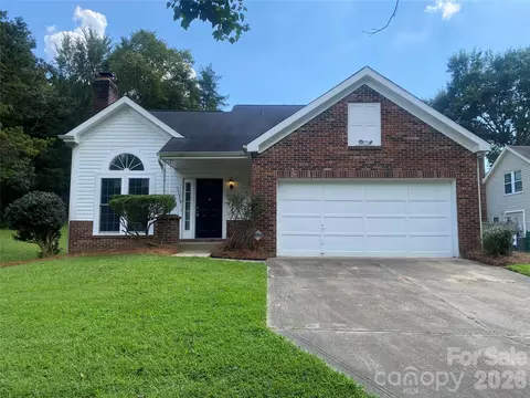 11101 Deerpath Ct, Charlotte, NC 28262