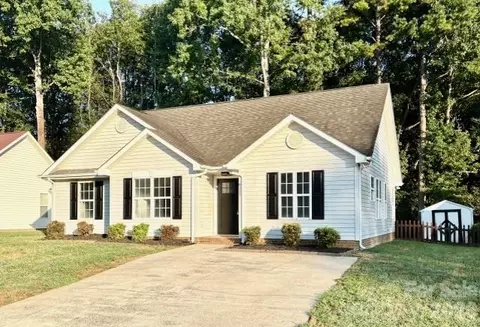 6111 Country Walk Dr, Charlotte, NC 28212