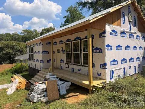 207 Mauney St, Mount Holly, NC 28120