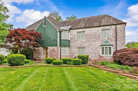 1858 Queens W Rd W, Charlotte, NC 28207