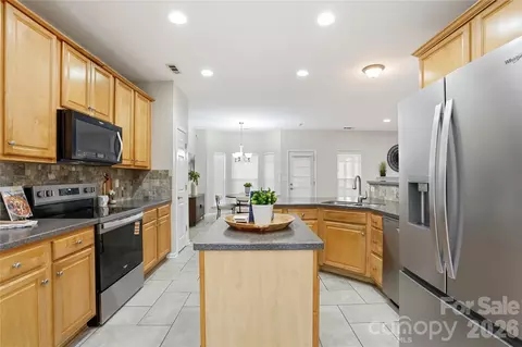 Kitchen - 509 Evening Mist Dr, Fort Mill, SC 29708 photo 4 of 4