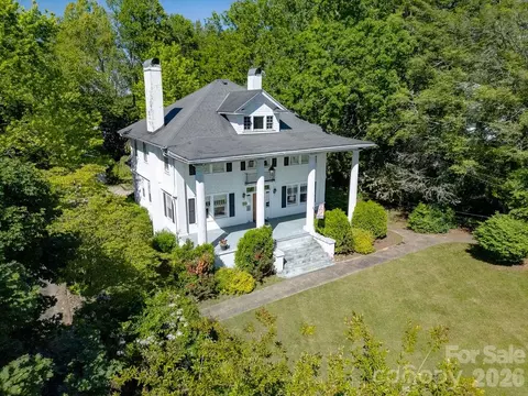 Exterior - 208 Probart St, Brevard, NC 28712 photo 3 of 10