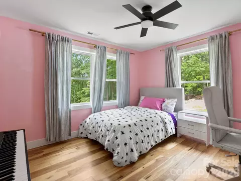 Bedroom - 41 Bear Trl, Fairview, NC 28730 photo 4 of 6