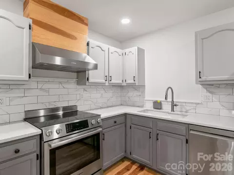 Kitchen - 41 Bear Trl, Fairview, NC 28730 photo 2 of 3