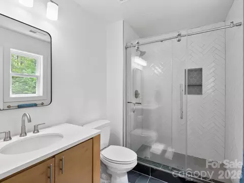 Bath - 41 Bear Trl, Fairview, NC 28730 photo 1 of 2