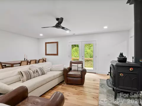 Living - 41 Bear Trl, Fairview, NC 28730 photo 3 of 4