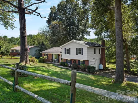 86 Debra Ln, Asheville, NC 28806