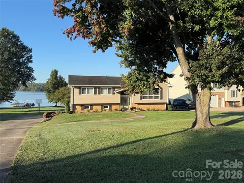 152 N Shore Dr, Cherryville, NC 28021