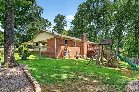 146 Cobblestone Dr, Marion, NC 28752