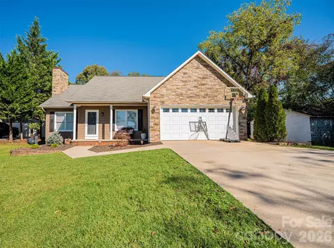 2 Hunters Creek Ln, Granite Falls, NC 28630