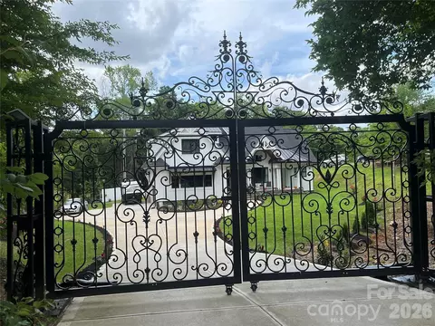900 Houston Heights Rd, Charlotte, NC 28262