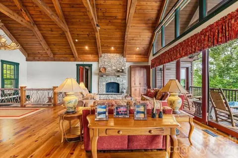 Living - 5140 Beech Bluff Dr, Morganton, NC 28655 photo 4 of 5