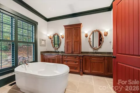 Bath - 5140 Beech Bluff Dr, Morganton, NC 28655 photo 1 of 4