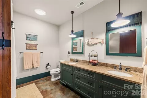 Bath - 5140 Beech Bluff Dr, Morganton, NC 28655 photo 3 of 4