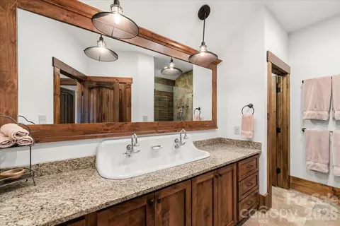 Bath - 5140 Beech Bluff Dr, Morganton, NC 28655 photo 2 of 4