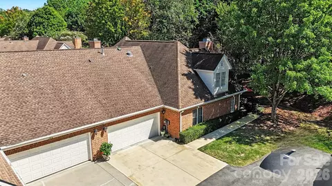 7418 Hurstbourne Green Dr, Charlotte, NC 28277