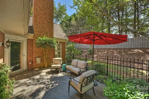 7418 Hurstbourne Green Dr, Charlotte, NC 28277