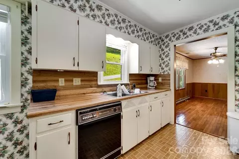 Kitchen - 144 Cherry St, Sylva, NC 28779 photo 2 of 4
