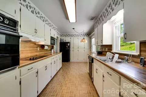 Kitchen - 144 Cherry St, Sylva, NC 28779 photo 1 of 4