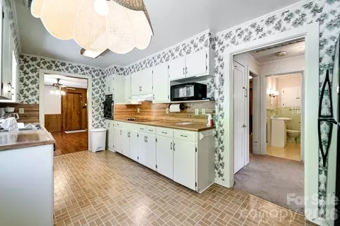 Kitchen - 144 Cherry St, Sylva, NC 28779 photo 4 of 4