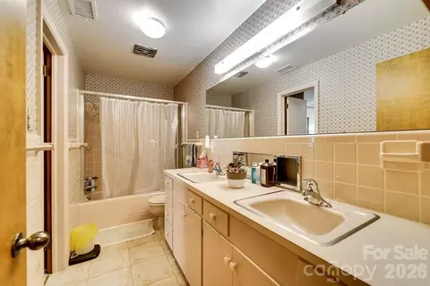 Bath - 144 Cherry St, Sylva, NC 28779 photo 1 of 3