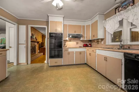 Kitchen - 15 Meadowlark Dr, Tryon, NC 28782 photo 2 of 5